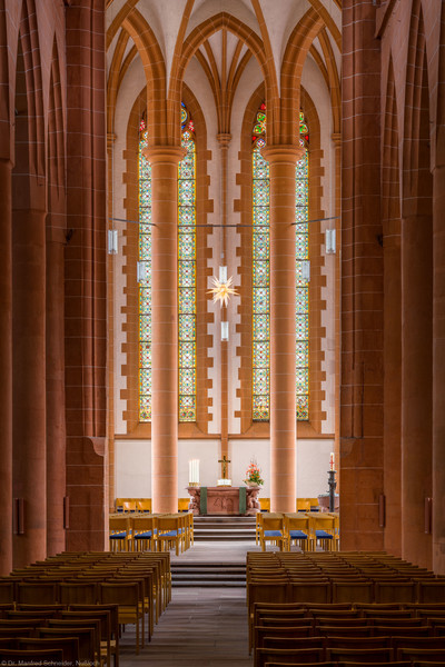 Heidelberg - Heiliggeistkirche - Mittelschiff - Blick durch das Mittelschiff auf den Chor (aufgenommen im Januar 2014, um die Mittagszeit)