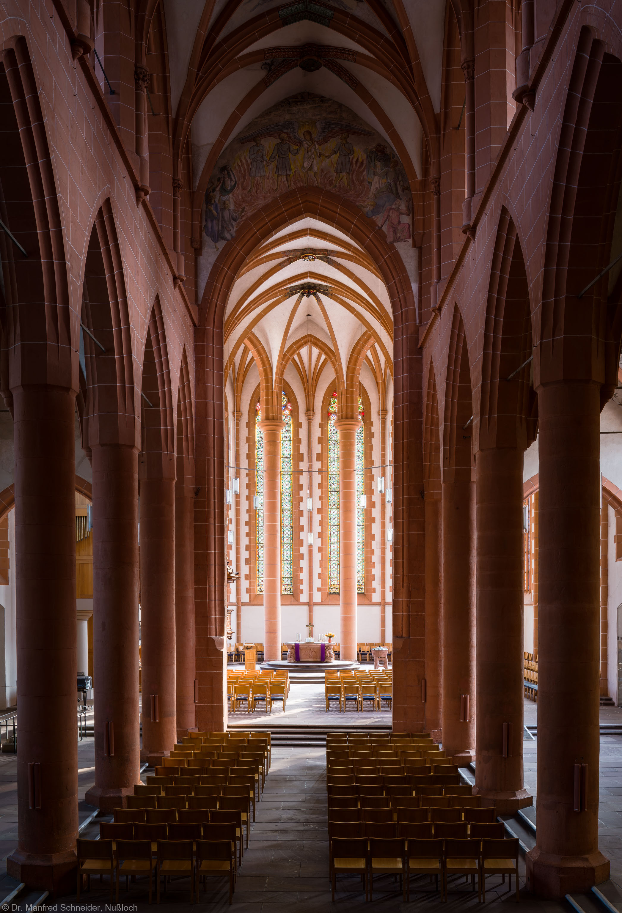 Heidelberg - Heiliggeistkirche - Mittelschiff - Blick durch das Mittelschiff auf den Chor (aufgenommen im März 2013, am Vormittag) Heidelberg - Heiliggeistkirche - Mittelschiff - Blick durch das Mittelschiff auf den Chor (aufgenommen im März 2013, am Vormittag)