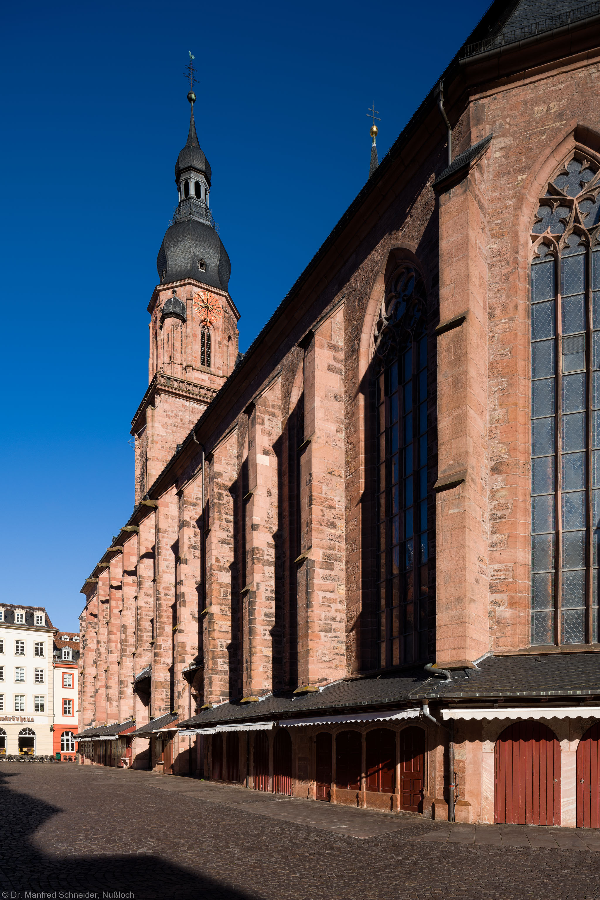 Heidelberg - Heiliggeistkirche - Südseite - Blick von Südosten auf die Südfassade und den Turm (aufgenommen im April 2013, am frühen Vormittag) Heidelberg - Heiliggeistkirche - Südseite - Blick von Südosten auf die Südfassade und den Turm (aufgenommen im April 2013, am frühen Vormittag)