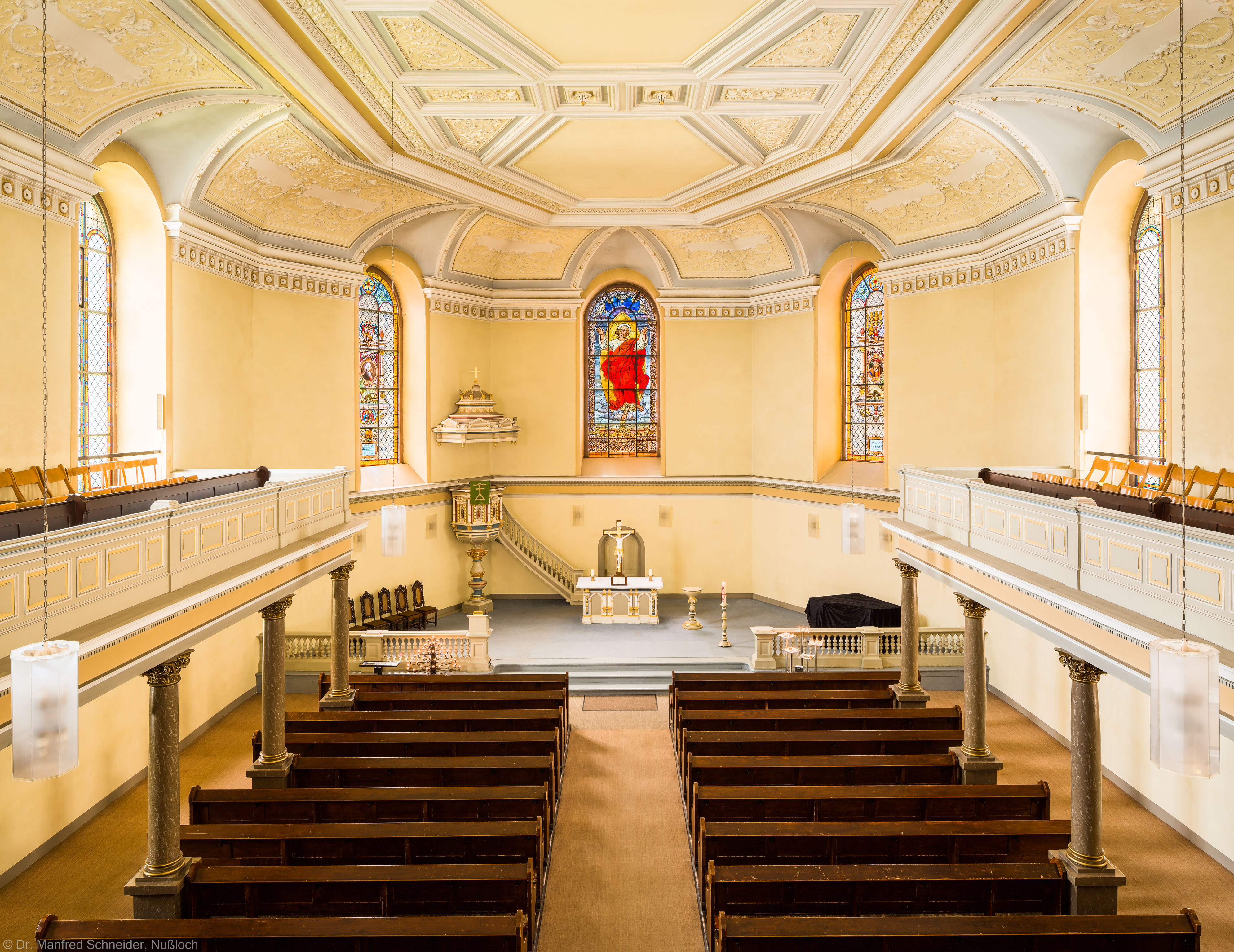 Heidelberg - Providenzkirche - Saal - Blick in den Saal und den Chor, von der Nordempore aus gesehen (aufgenommen im Juni 2013, um die Mittagszeit)