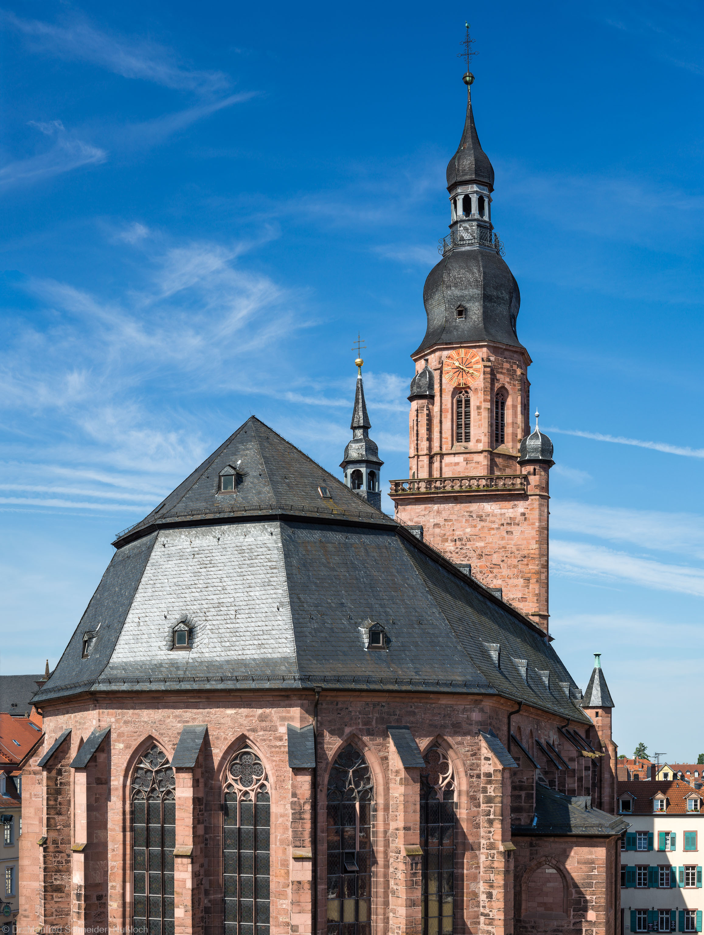 Heidelberg - Heiliggeistkirche - Ostseite - Blick vom Rathaus im 3. Stock auf die Nordostseite und den Turm (aufgenommen im Juli 2013, am späten Vormittag) Heidelberg - Heiliggeistkirche - Ostseite - Blick vom Rathaus im 3. Stock auf die Nordostseite und den Turm (aufgenommen im Juli 2013, am späten Vormittag)