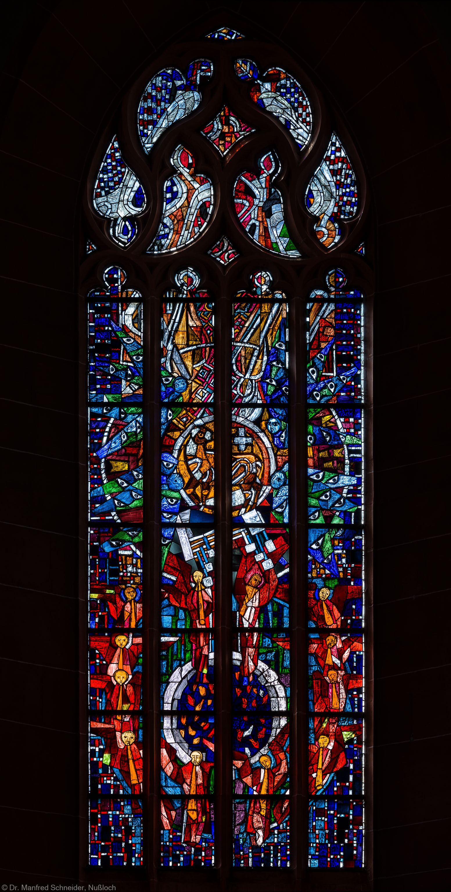 Heidelberg - Heiliggeistkirche - Westempore - Gesamtaufnahme des "Offenbarungsfensters" von Hans Gottfried von Stockhausen (aufgenommen im Juli 2013, am späten Nachmittag) Heidelberg - Heiliggeistkirche - Westempore - Gesamtaufnahme des "Offenbarungsfensters" von Hans Gottfried von Stockhausen (aufgenommen im Juli 2013, am späten Nachmittag)