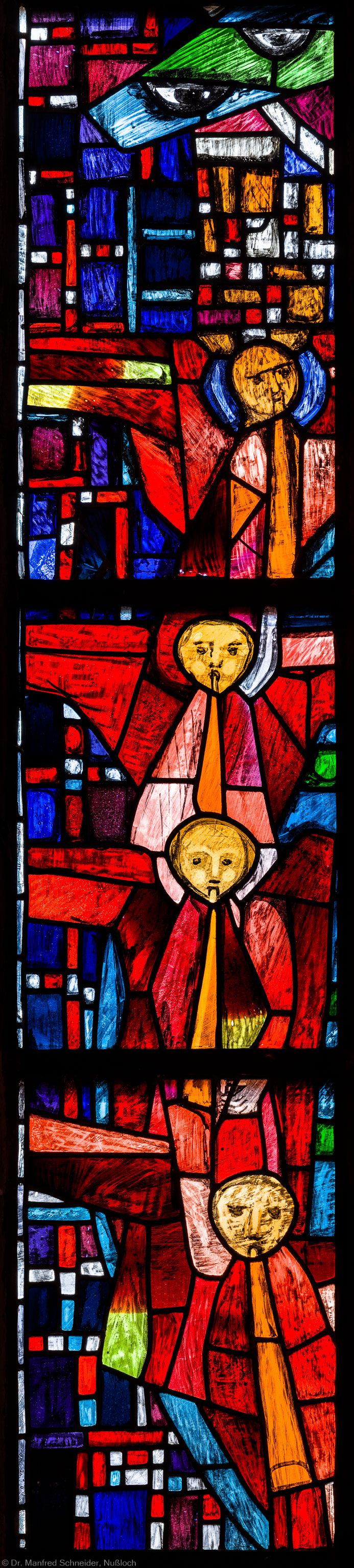 Heidelberg - Heiliggeistkirche - Westempore - 3 Felder (3.-5. Zeile, 1. Spalte) des "Offenbarungsfensters" von Hans Gottfried von Stockhausen (aufgenommen im Juli 2013, am späten Nachmittag) Heidelberg - Heiliggeistkirche - Westempore - 3 Felder (3.-5. Zeile, 1. Spalte) des "Offenbarungsfensters" von Hans Gottfried von Stockhausen (aufgenommen im Juli 2013, am späten Nachmittag)