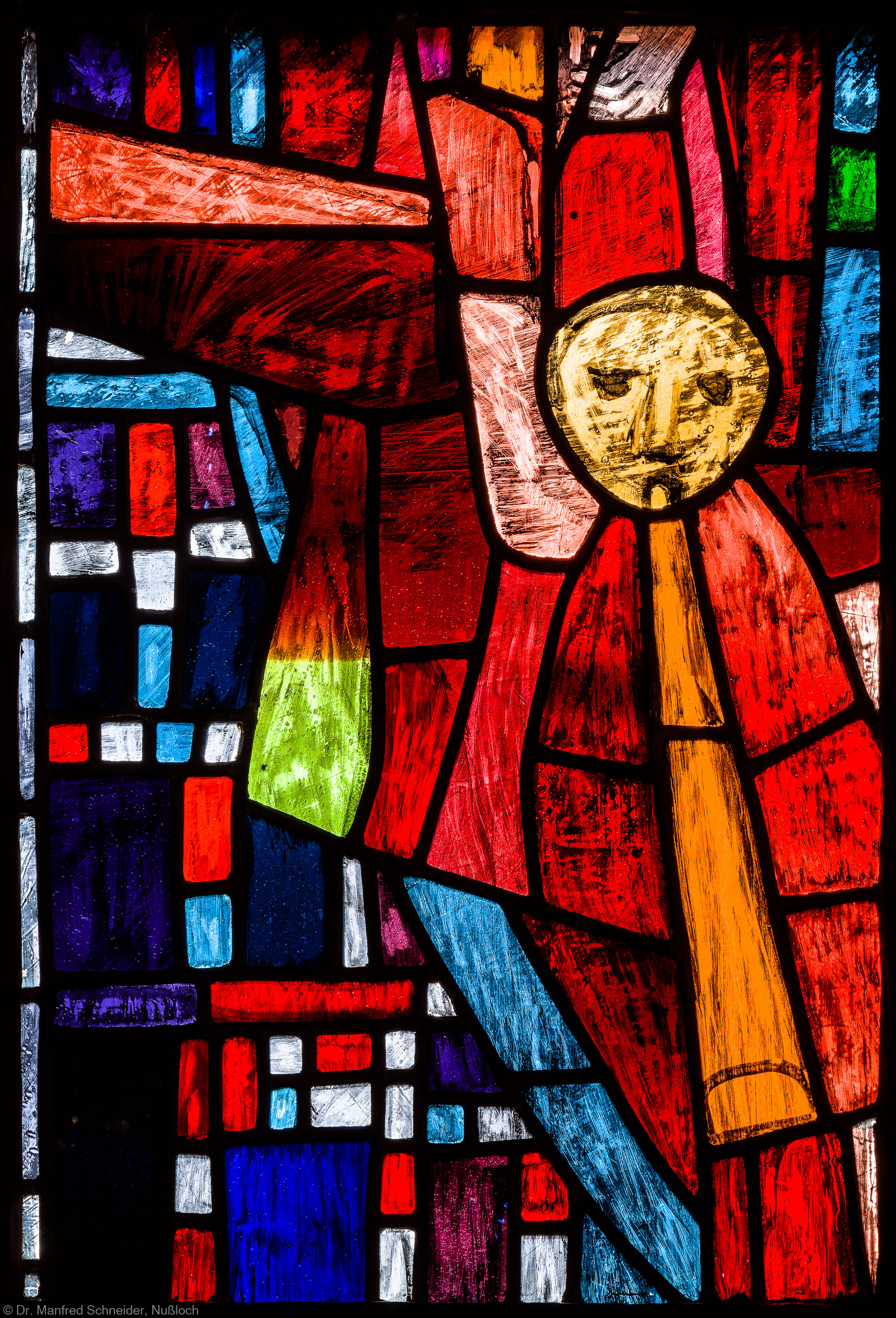 Heidelberg - Heiliggeistkirche - Westempore - Engel (untere Zeile, 1. Bahn) aus dem "Offenbarungsfenster" von Hans Gottfried von Stockhausen (aufgenommen im Juli 2013, am späten Nachmittag) Heidelberg - Heiliggeistkirche - Westempore - Engel (untere Zeile, 1. Bahn) aus dem "Offenbarungsfenster" von Hans Gottfried von Stockhausen (aufgenommen im Juli 2013, am späten Nachmittag)