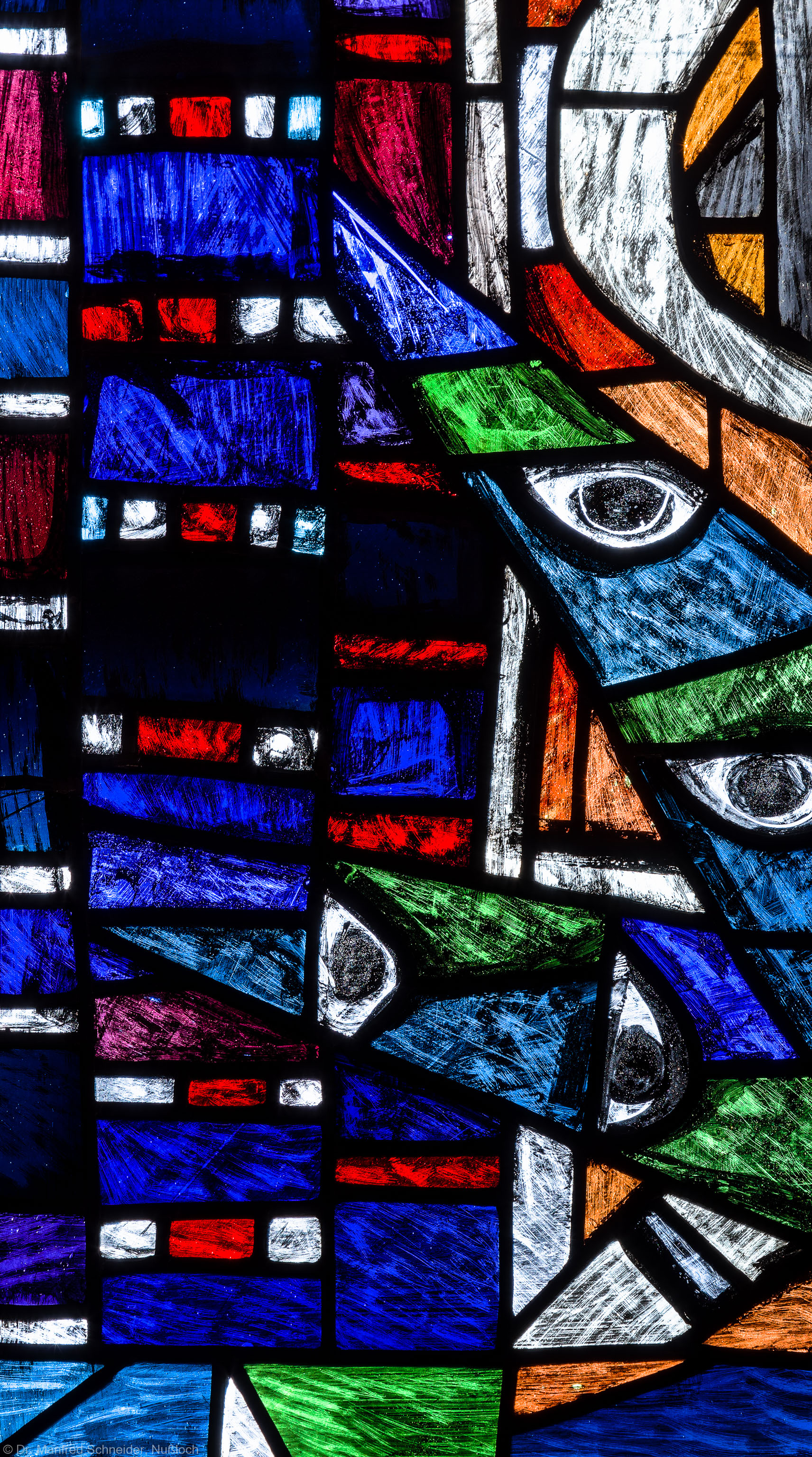 Heidelberg - Heiliggeistkirche - Westempore - Feld (1. Zeile, 1. Spalte) des "Offenbarungsfensters" von Hans Gottfried von Stockhausen (aufgenommen im Juli 2013, am späten Nachmittag) Heidelberg - Heiliggeistkirche - Westempore - Feld (1. Zeile, 1. Spalte) des "Offenbarungsfensters" von Hans Gottfried von Stockhausen (aufgenommen im Juli 2013, am späten Nachmittag)