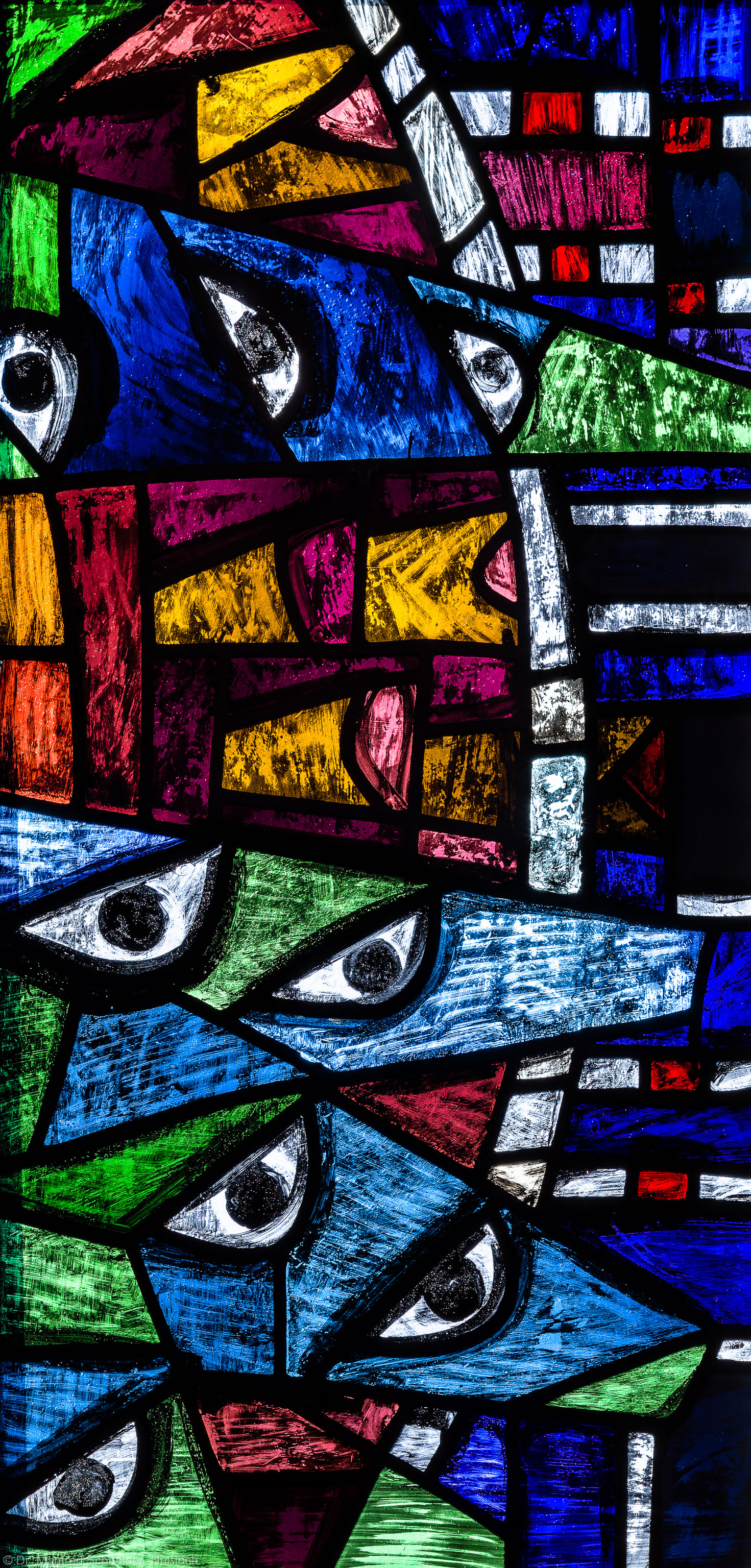 Heidelberg - Heiliggeistkirche - Westempore - Feld (2. Zeile, 4. Spalte) des "Offenbarungsfensters" von Hans Gottfried von Stockhausen (aufgenommen im Juli 2013, am späten Nachmittag) Heidelberg - Heiliggeistkirche - Westempore - Feld (2. Zeile, 4. Spalte) des "Offenbarungsfensters" von Hans Gottfried von Stockhausen (aufgenommen im Juli 2013, am späten Nachmittag)