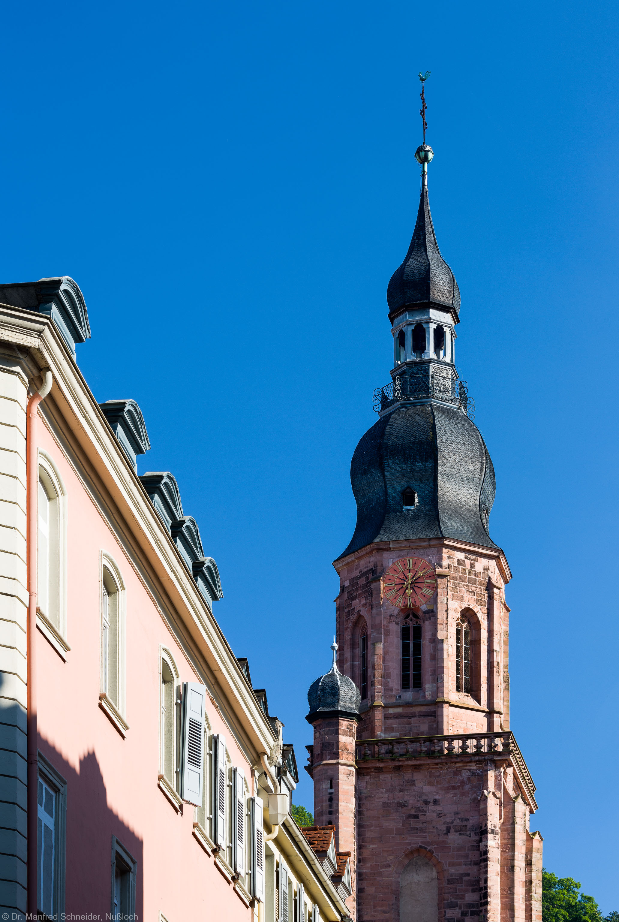 Heidelberg - Heiliggeistkirche - Aussen / Nord - Blick vom Neckar an der Haspelgasse auf den Turm am späteren Nachmittag (aufgenommen im Juli 2013, am frühen Abend) Heidelberg - Heiliggeistkirche - Aussen / Nord - Blick vom Neckar an der Haspelgasse auf den Turm am späteren Nachmittag (aufgenommen im Juli 2013, am frühen Abend)