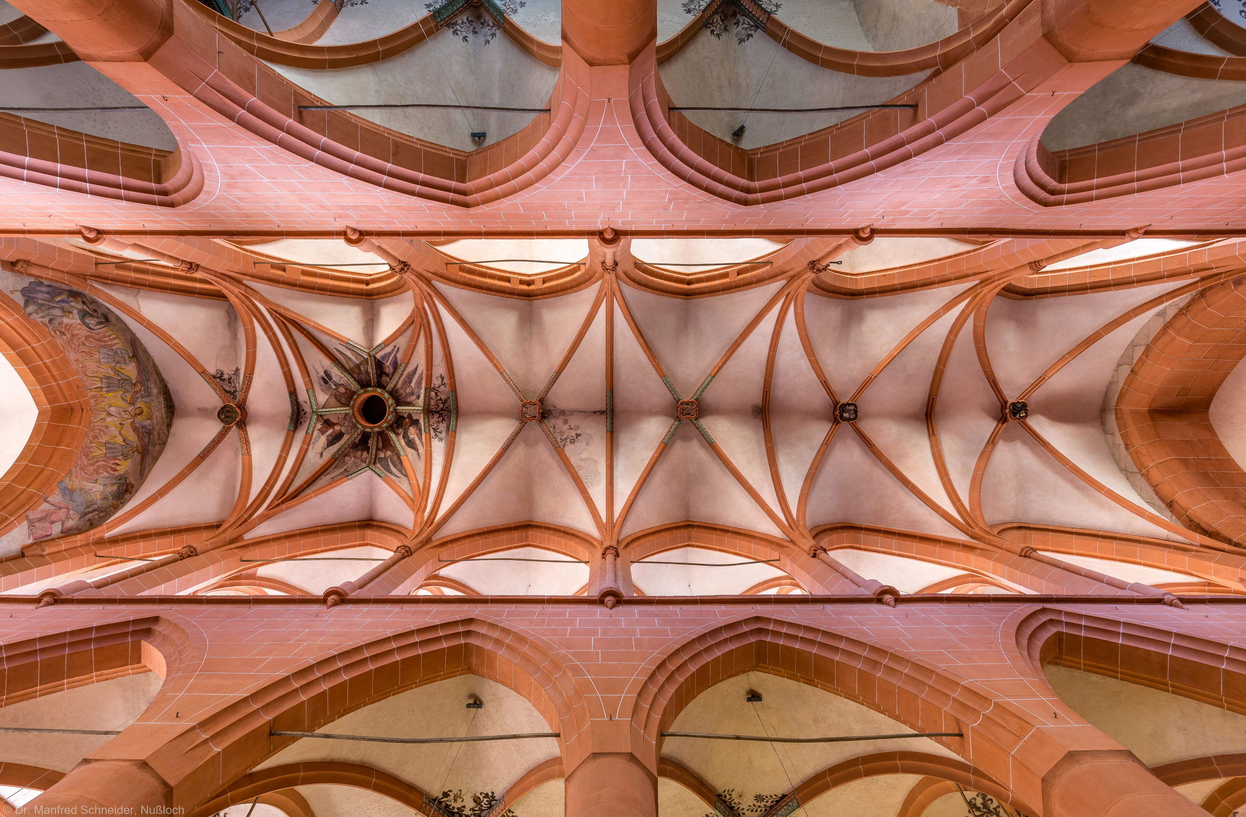 Heidelberg - Heiliggeistkirche - Mittelschiff - Gesamtansicht des Gewölbes, vom Zentrum des Mittelschiffs aus gesehen (aufgenommen im Mai 2015, am Nachmittag)