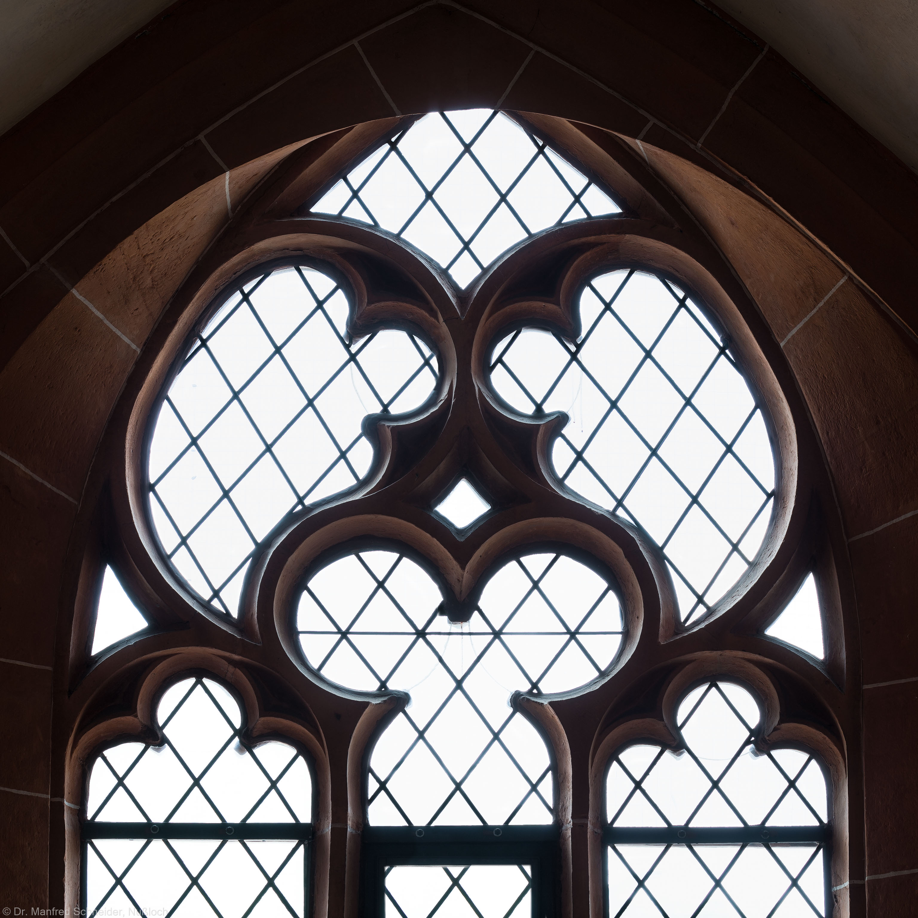 Heidelberg - Heiliggeistkirche - Nordempore - 3. Joch, von Westen aus gezählt - Fenstermaßwerk (aufgenommen im Mai 2015, am Nachmittag) Heidelberg - Heiliggeistkirche - Nordempore - 3. Joch, von Westen aus gezählt - Fenstermaßwerk (aufgenommen im Mai 2015, am Nachmittag)