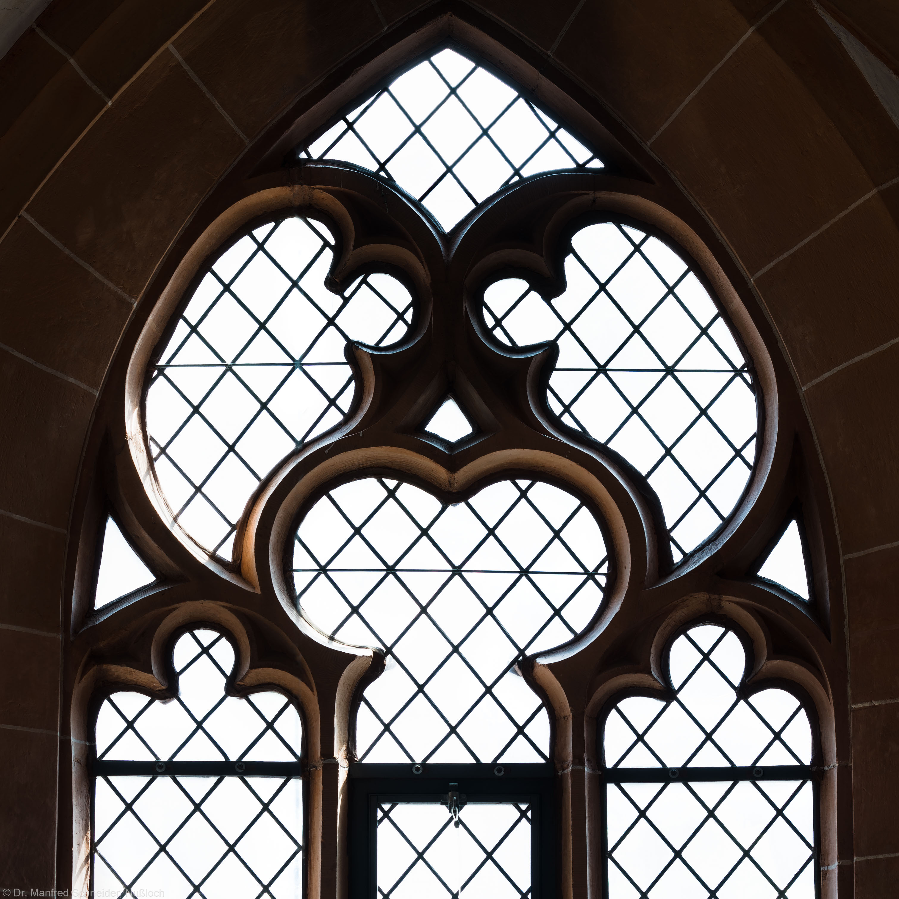 Heidelberg - Heiliggeistkirche - Südempore - 6. Joch, von Westen aus gezählt - Fenstermaßwerk (aufgenommen im Mai 2015, am Nachmittag) Heidelberg - Heiliggeistkirche - Südempore - 6. Joch, von Westen aus gezählt - Fenstermaßwerk (aufgenommen im Mai 2015, am Nachmittag)