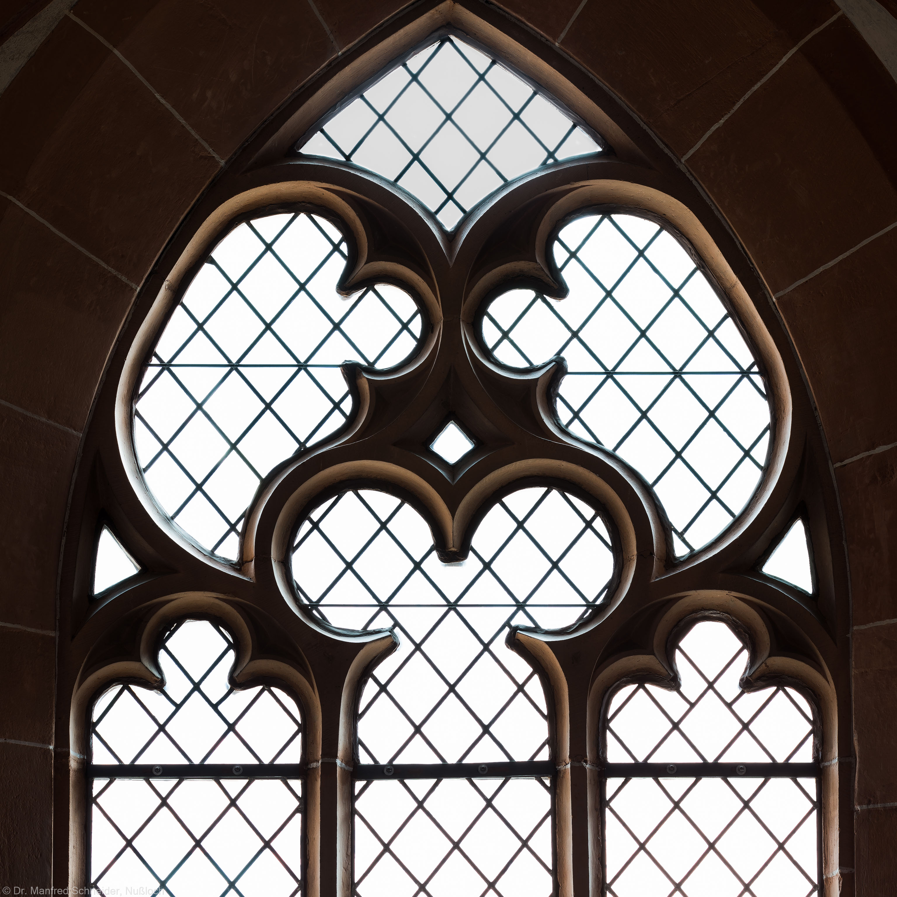 Heidelberg - Heiliggeistkirche - Südempore - 3. Joch, von Westen aus gezählt - Fenstermaßwerk (aufgenommen im Mai 2015, am späten Nachmittag) Heidelberg - Heiliggeistkirche - Südempore - 3. Joch, von Westen aus gezählt - Fenstermaßwerk (aufgenommen im Mai 2015, am späten Nachmittag)