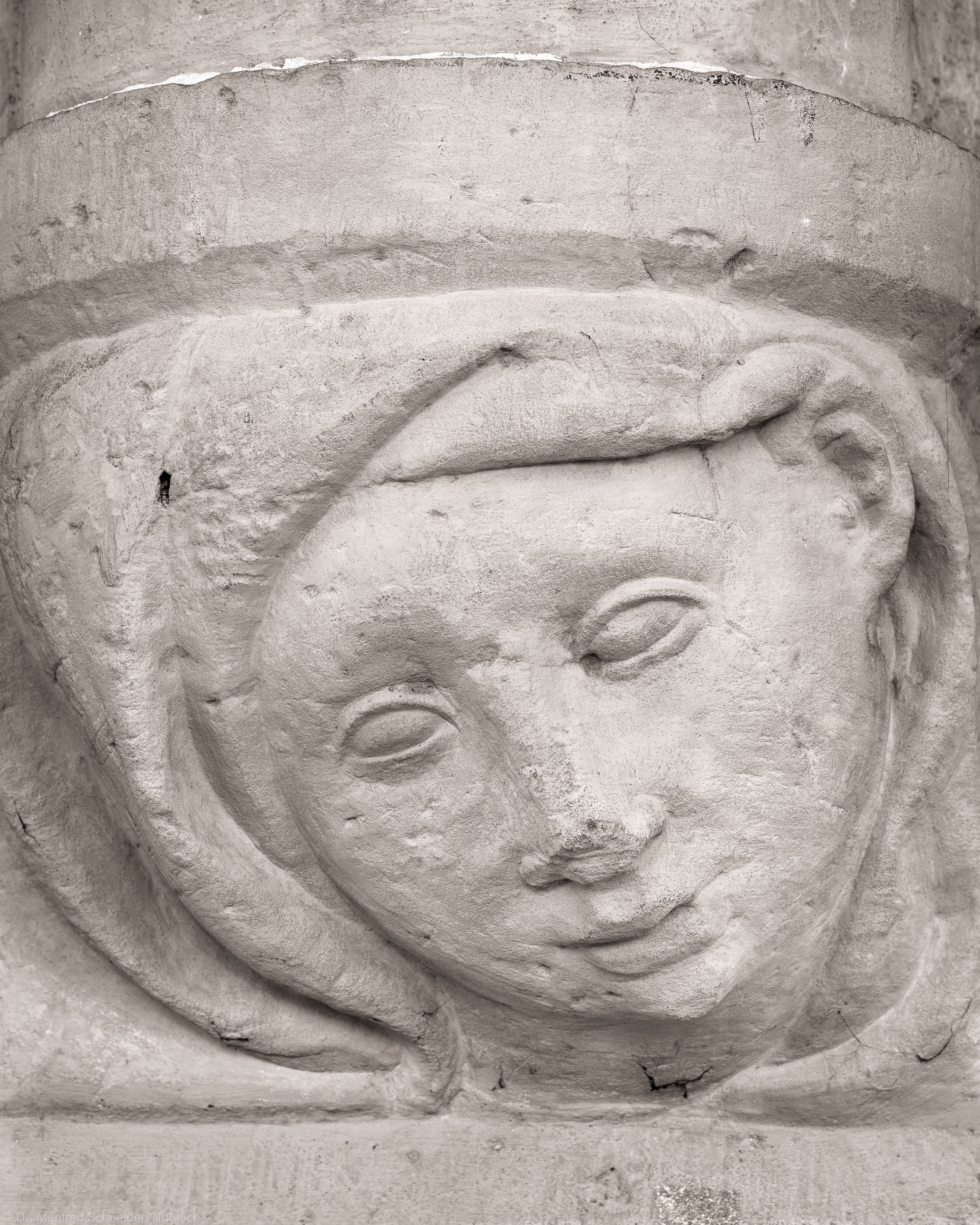 Heidelberg - Heiliggeistkirche - Nordempore - Nordseite - 1. Figur am unteren Dienstabschluß, von Westen aus gezählt (aufgenommen im Juni 2015, am späten Vormittag)