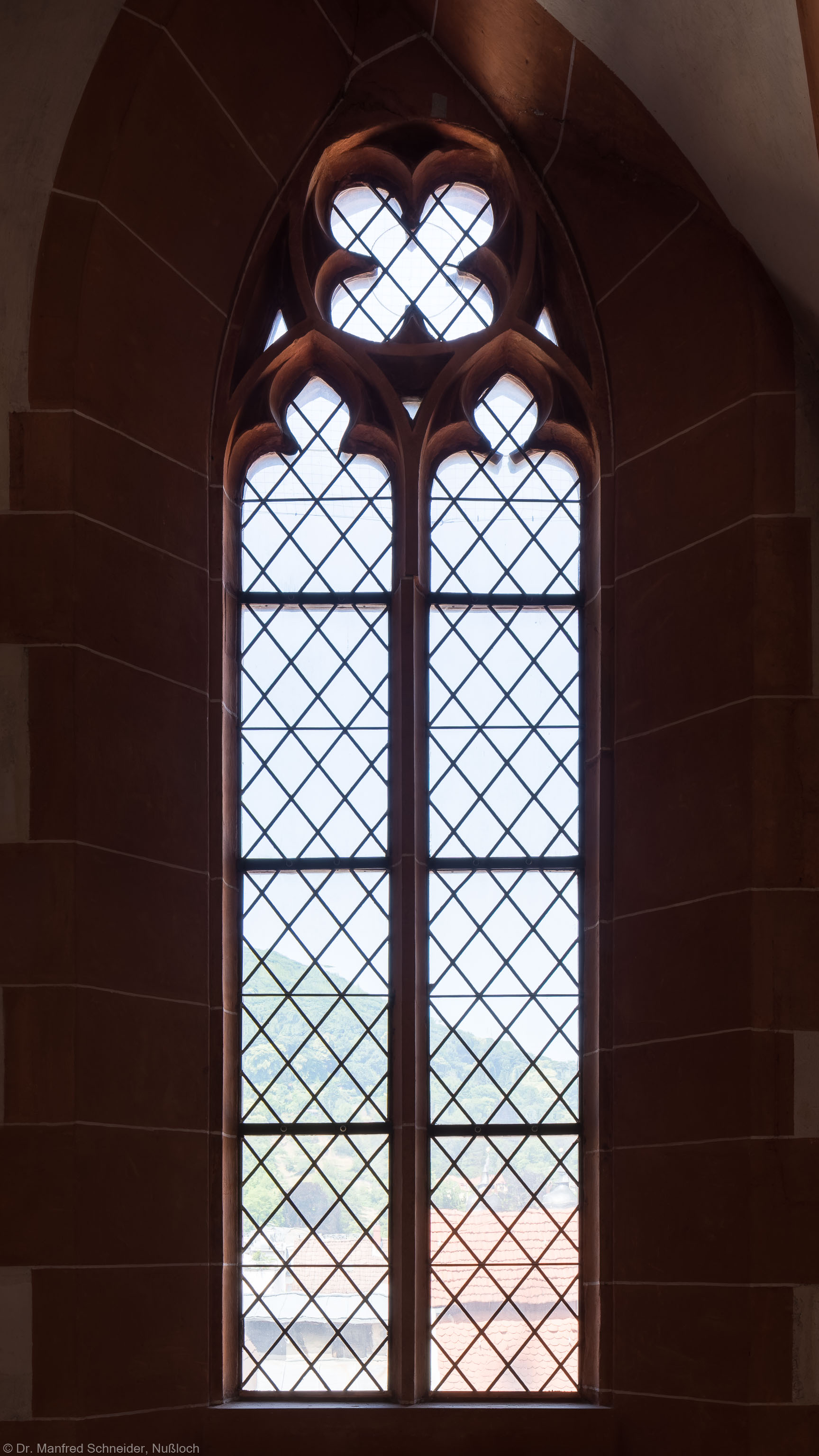 Heidelberg - Heiliggeistkirche - Nordempore - 2. Joch, von Westen aus gezählt - Fenster und Maßwerk (aufgenommen im Juni 2015, am Nachmittag) Heidelberg - Heiliggeistkirche - Nordempore - 2. Joch, von Westen aus gezählt - Fenster und Maßwerk (aufgenommen im Juni 2015, am Nachmittag)