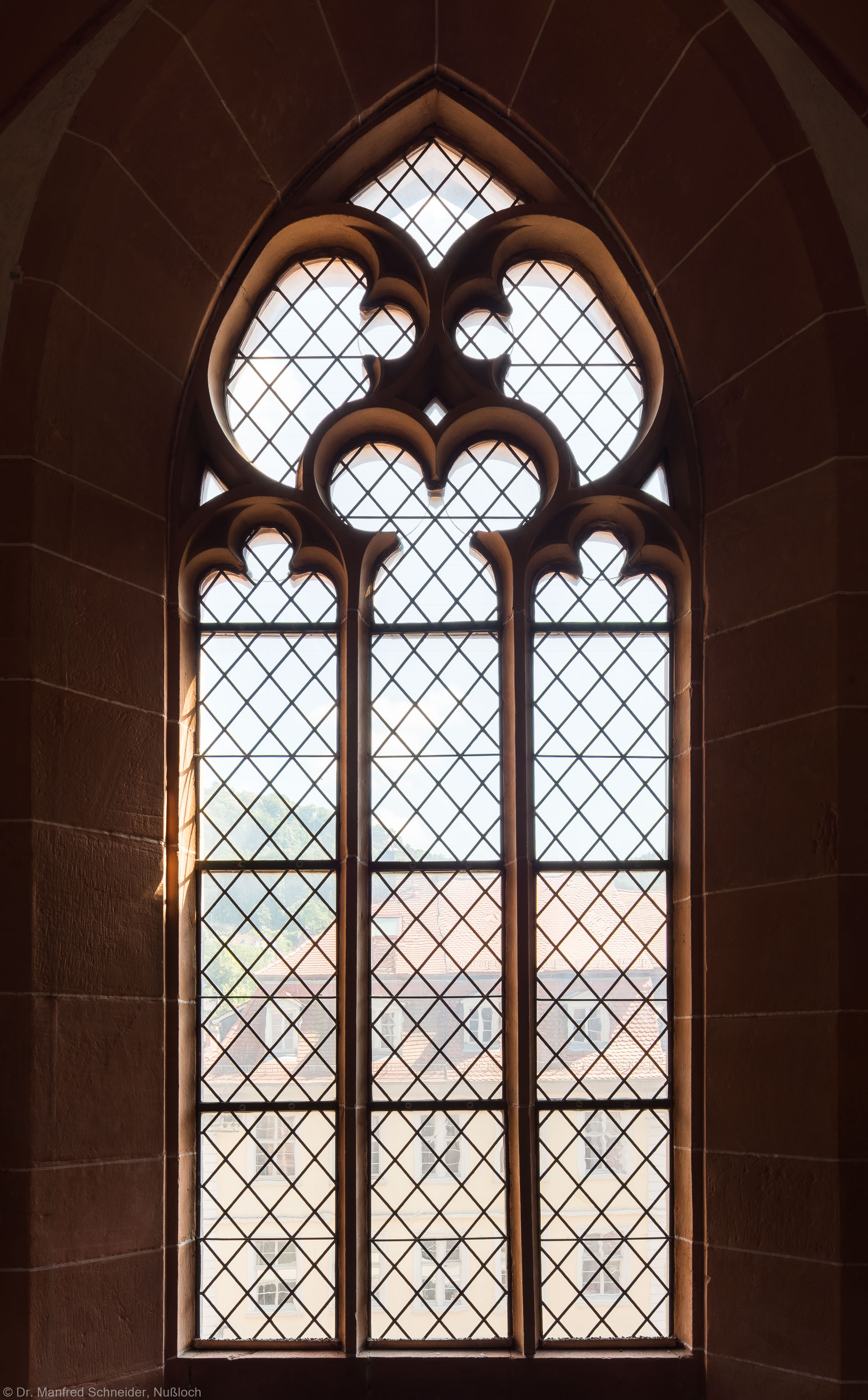 Heidelberg - Heiliggeistkirche - Südempore - 3. Joch, von Westen aus gezählt - Fenster und Maßwerk (aufgenommen im Juni 2015, am Nachmittag) Heidelberg - Heiliggeistkirche - Südempore - 3. Joch, von Westen aus gezählt - Fenster und Maßwerk (aufgenommen im Juni 2015, am Nachmittag)