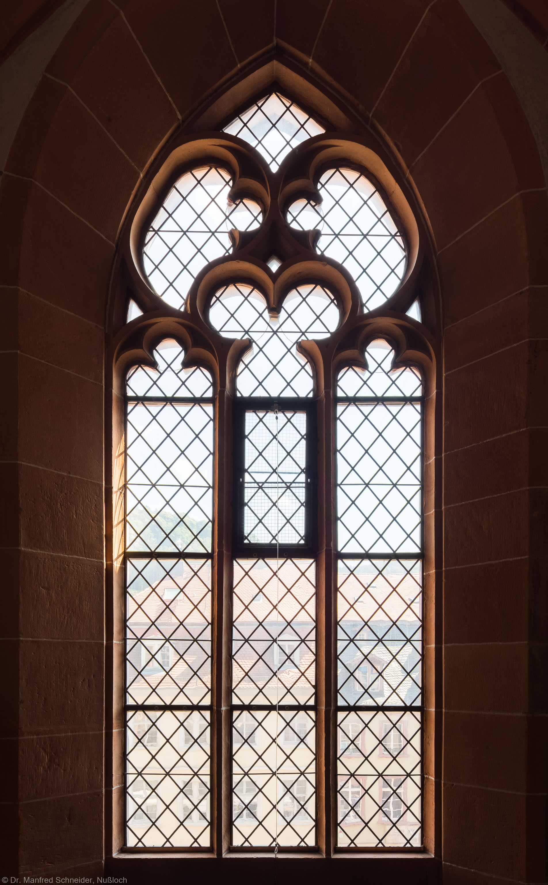 Heidelberg - Heiliggeistkirche - Südempore - 2. Joch, von Westen aus gezählt - Fenster und Maßwerk (aufgenommen im Juni 2015, am Nachmittag) Heidelberg - Heiliggeistkirche - Südempore - 2. Joch, von Westen aus gezählt - Fenster und Maßwerk (aufgenommen im Juni 2015, am Nachmittag)