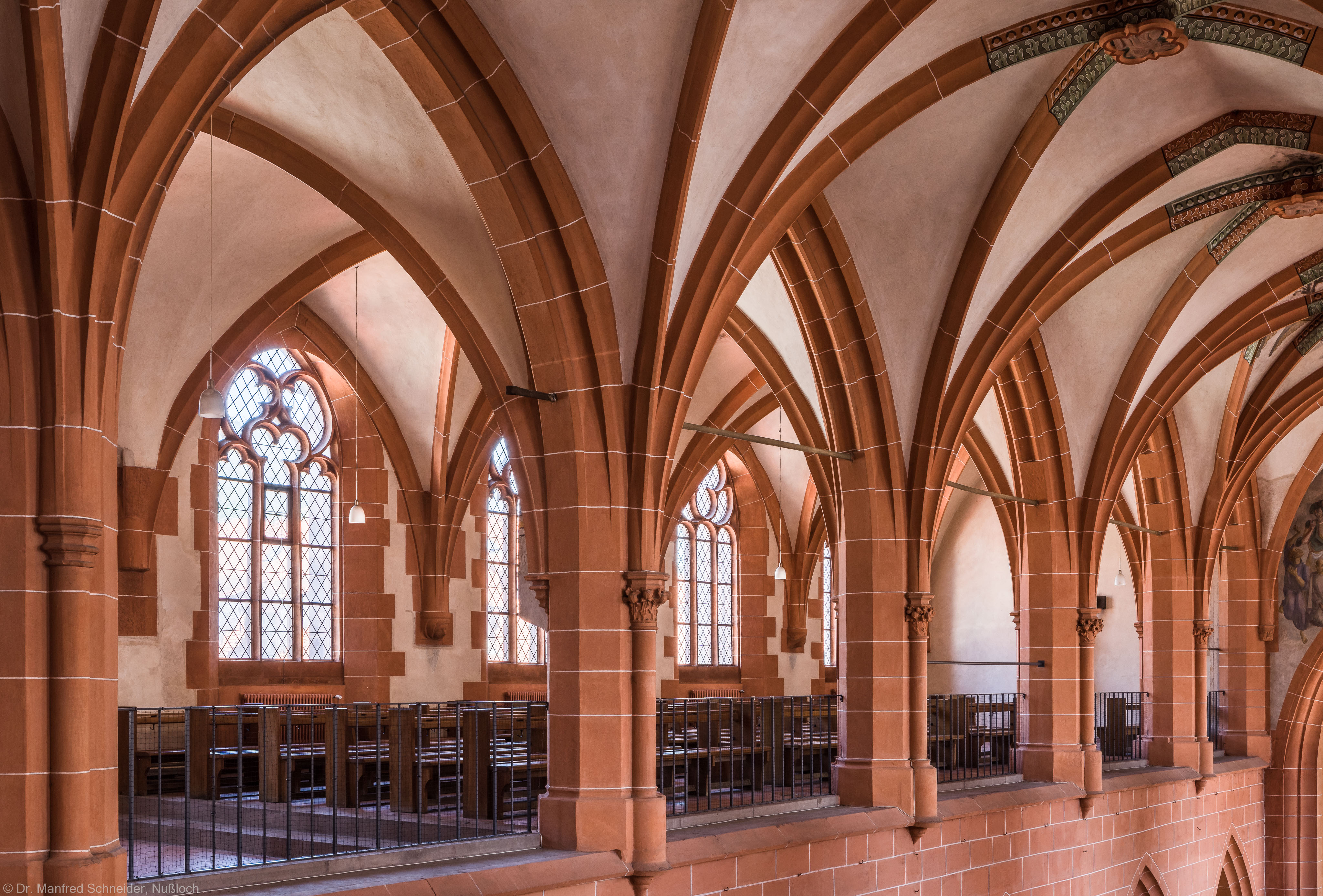 Heidelberg - Heiliggeistkirche - Nordempore - Blick vom Nordwesten der Südempore auf die Nordempore (aufgenommen im Juli 2015, am frühen Nachmittag) Heidelberg - Heiliggeistkirche - Nordempore - Blick vom Nordwesten der Südempore auf die Nordempore (aufgenommen im Juli 2015, am frühen Nachmittag)