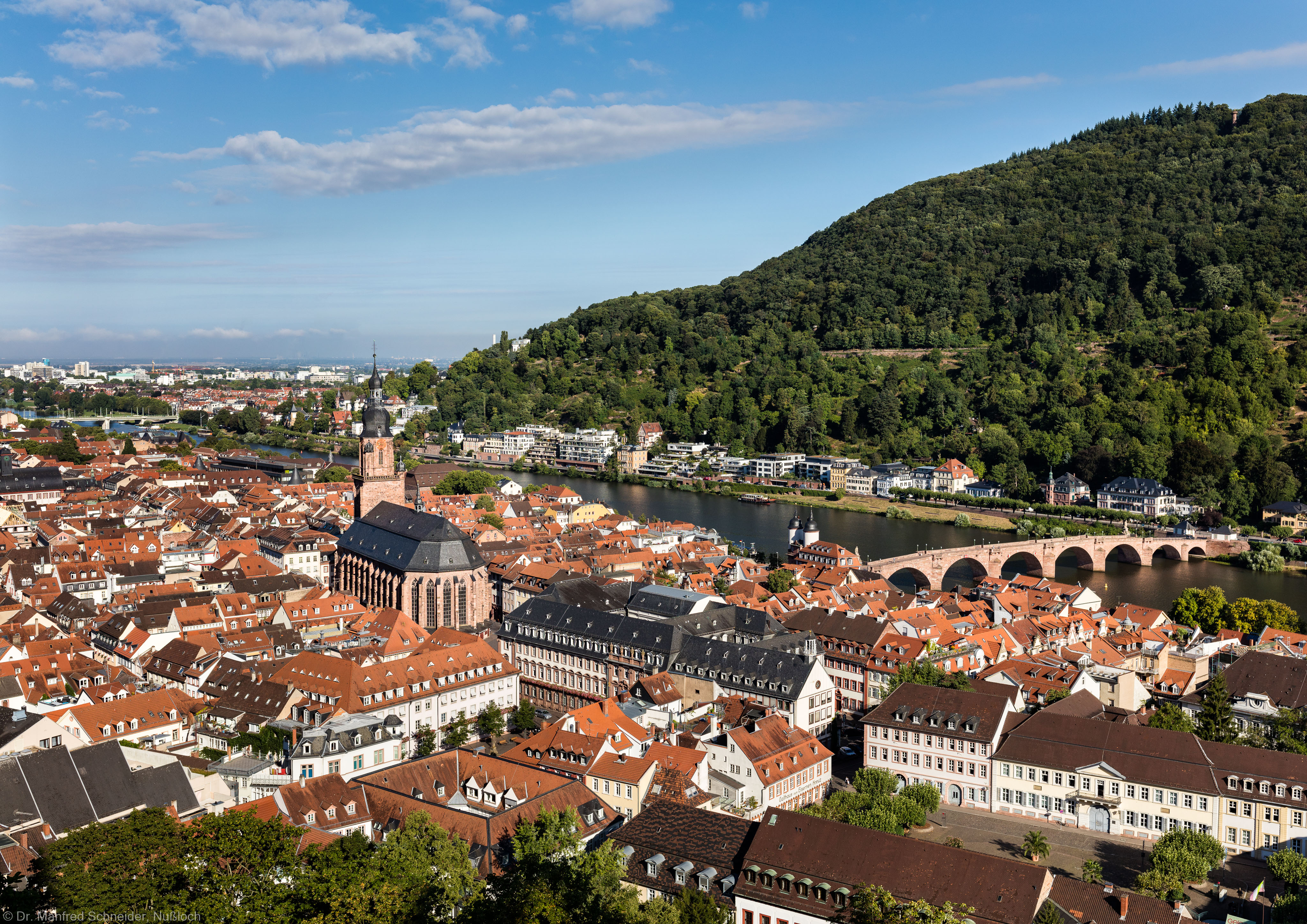 Heidelberg - Heiliggeistkirche - Südostseite - Blick vom Schloss auf Heidelberg und die Südostseite der Heiliggeistkirche (aufgenommen im August 2015, am Vormittag) Heidelberg - Heiliggeistkirche - Südostseite - Blick vom Schloss auf Heidelberg und die Südostseite der Heiliggeistkirche (aufgenommen im August 2015, am Vormittag)