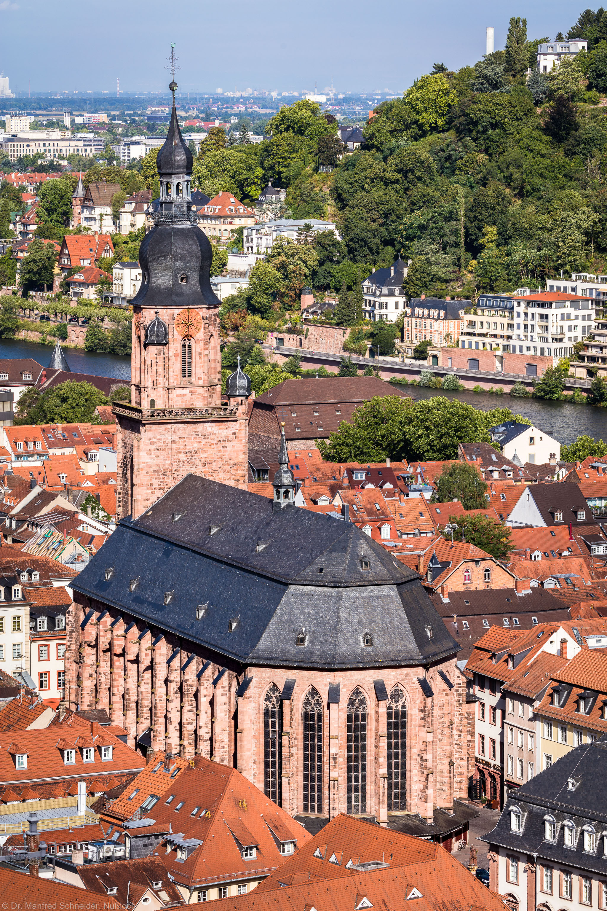 Heidelberg - Heiliggeistkirche - Aussen / Südost - Blick vom Schloss auf die Südostseite (aufgenommen im August 2015, am Vormittag) Heidelberg - Heiliggeistkirche - Aussen / Südost - Blick vom Schloss auf die Südostseite (aufgenommen im August 2015, am Vormittag)