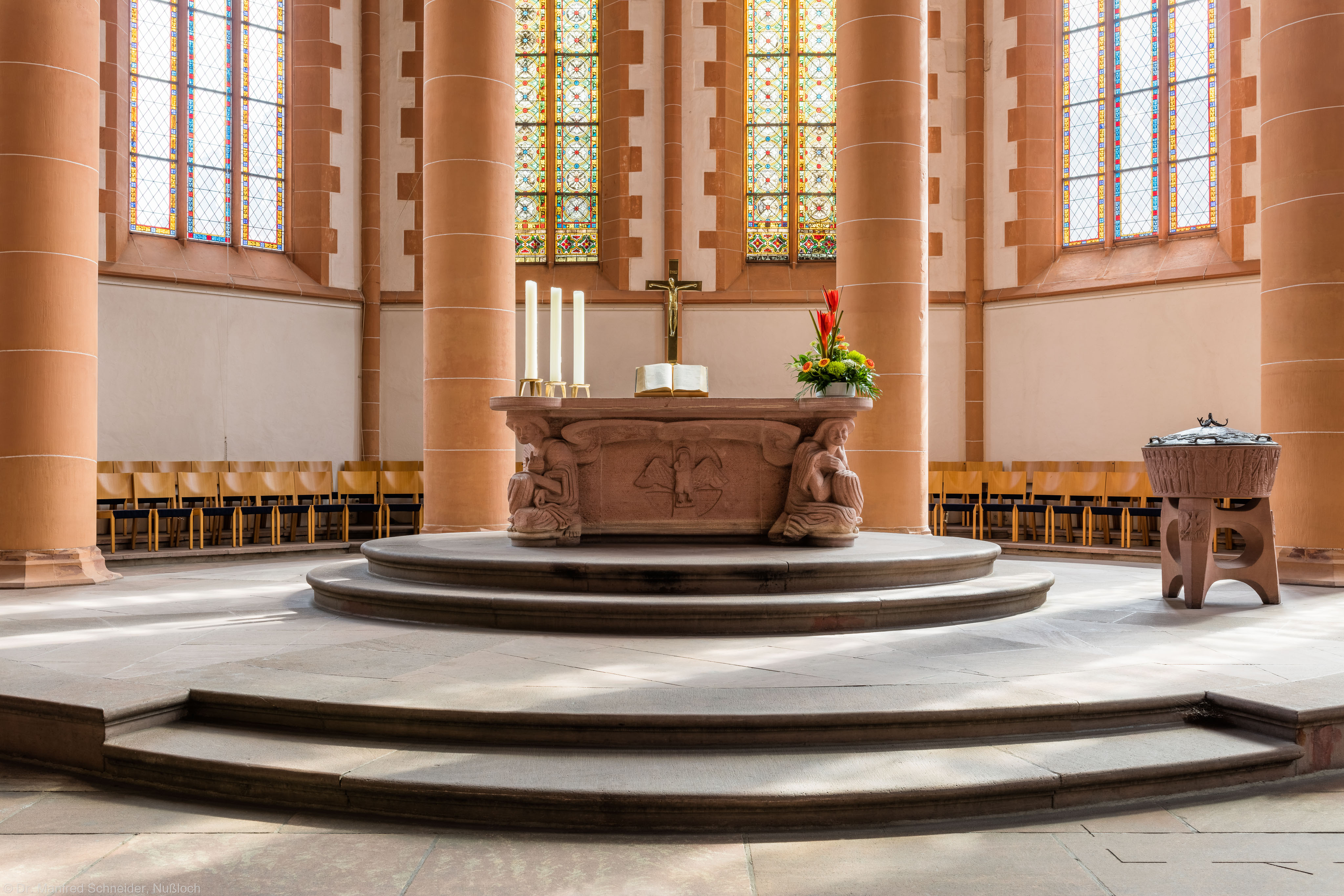 Heidelberg - Heiliggeistkirche - Altar - Westseite des Altars von Edzard Hobbing (aufgenommen im August 2015, am späten Vormittag)