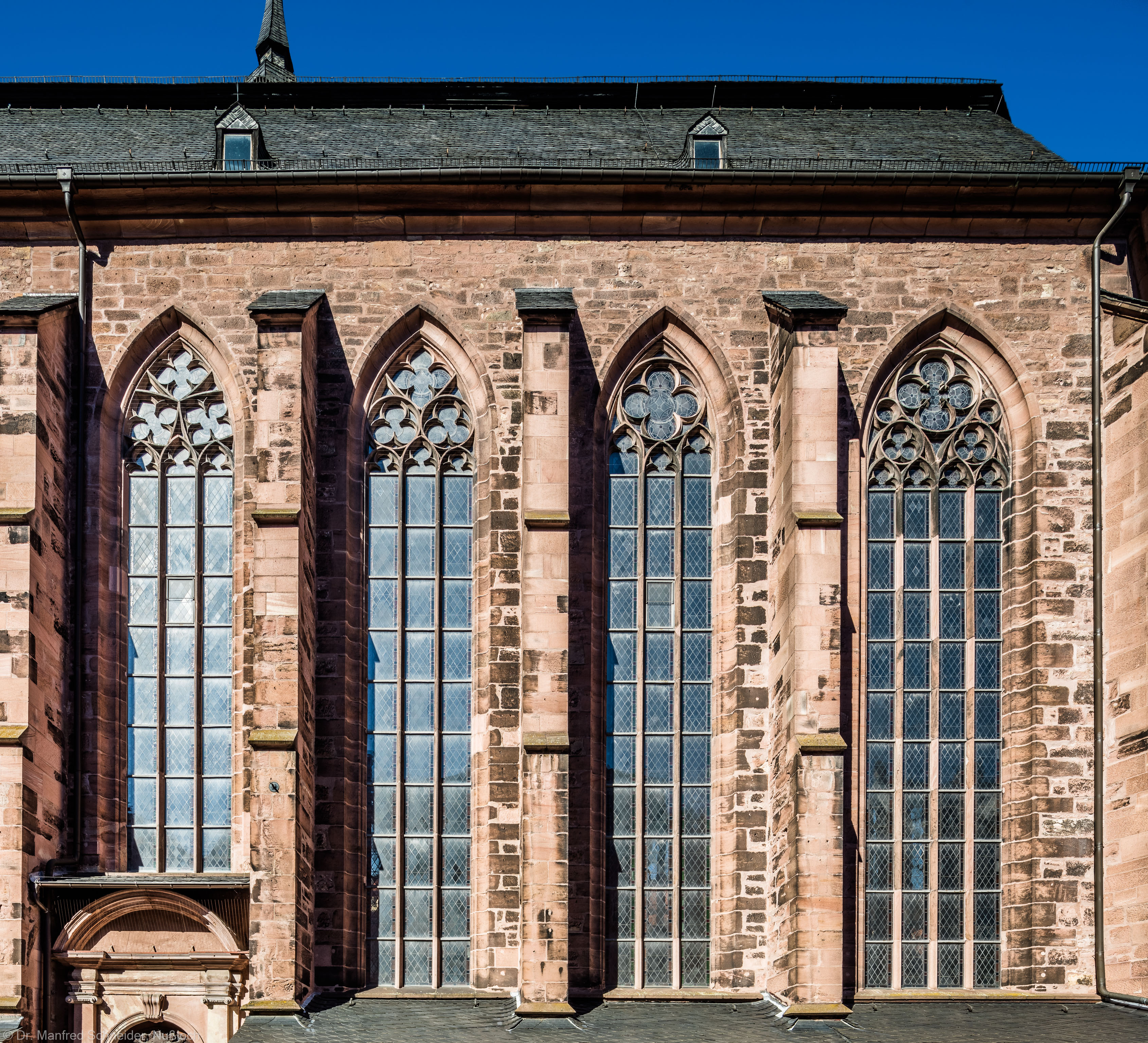 Heidelberg - Heiliggeistkirche - Südseite - Blick auf den südlichen Chor (aufgenommen im Oktober 2015, am Nachmittag) Heidelberg - Heiliggeistkirche - Südseite - Blick auf den südlichen Chor (aufgenommen im Oktober 2015, am Nachmittag)