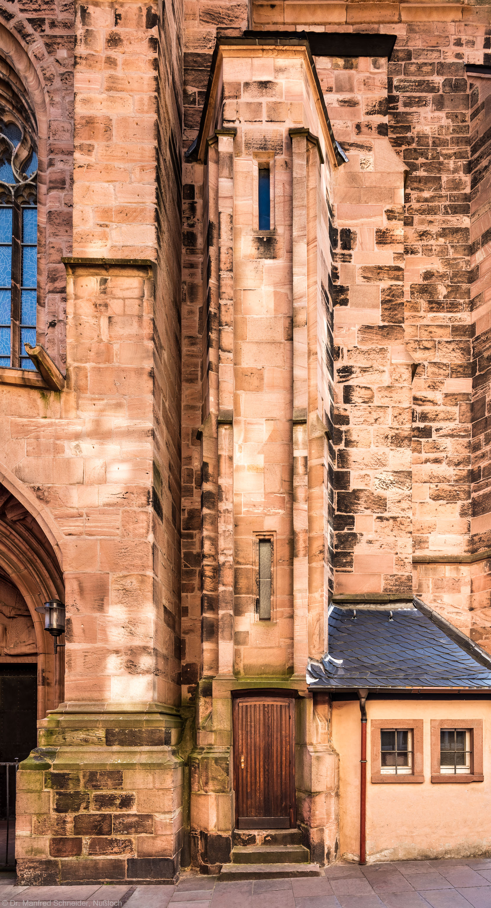 Heidelberg - Heiliggeistkirche - Aussen / West - Treppenturm - Blick auf den Aufgang zur Empore (aufgenommen im Oktober 2015, am späten Vormittag) Heidelberg - Heiliggeistkirche - Aussen / West - Treppenturm - Blick auf den Aufgang zur Empore (aufgenommen im Oktober 2015, am späten Vormittag)