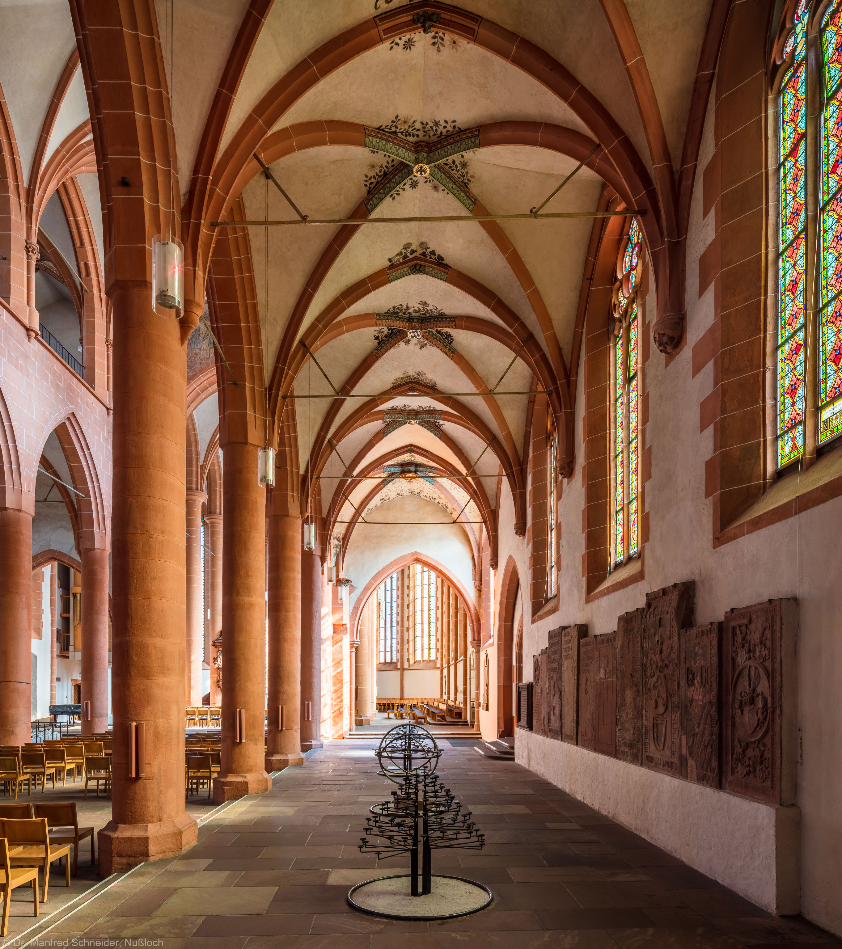 Heidelberg - Heiliggeistkirche - Südschiff - Blick von Westen in die Schiffe, auf die Nordempore und in den Chor (aufgenommen im Oktober 2015, am frühen Nachmittag)
