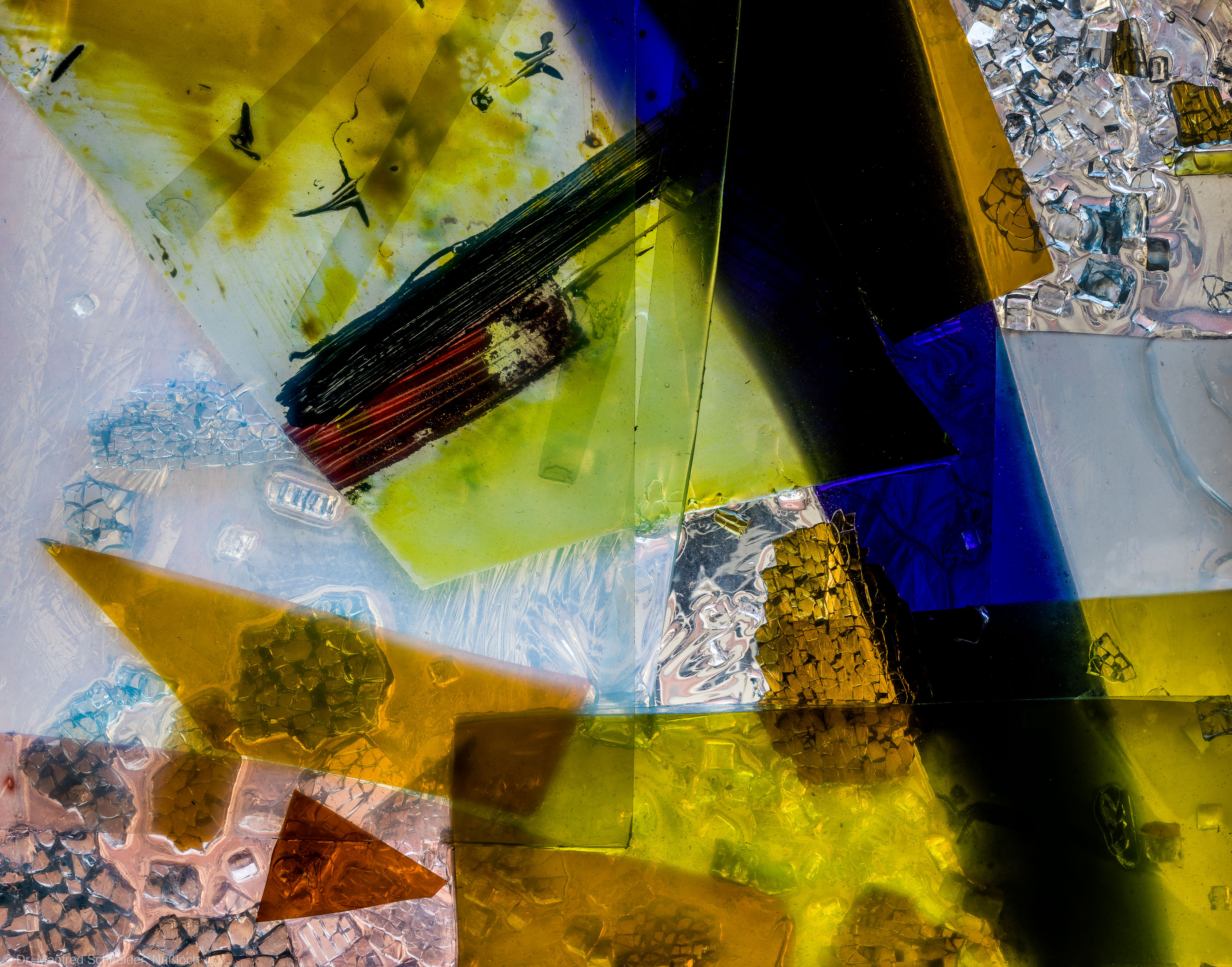 Heidelberg - Heiliggeistkirche - Nordschiff - 3. Joch, von Westen aus gezählt - Ausschnitt aus Feld (linke Bahn, erste Zeile) des Fensters "Schöpfungsgeschichte - Gott sprach: es werde Licht" von Hella De Santarossa (aufgenommen im Oktober 2015, am Nachmittag) Heidelberg - Heiliggeistkirche - Nordschiff - 3. Joch, von Westen aus gezählt - Ausschnitt aus Feld (linke Bahn, erste Zeile) des Fensters "Schöpfungsgeschichte - Gott sprach: es werde Licht" von Hella De Santarossa (aufgenommen im Oktober 2015, am Nachmittag)