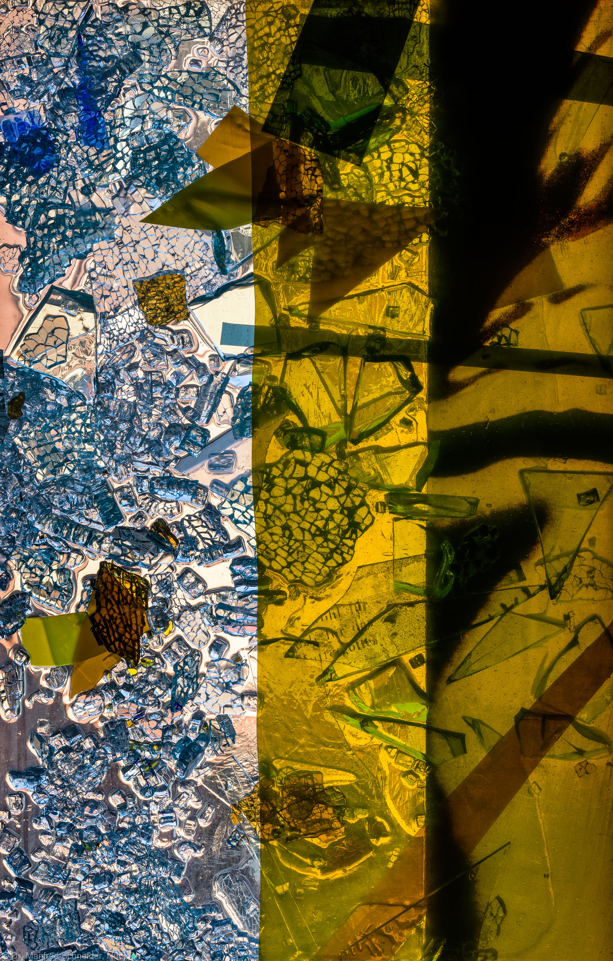 Heidelberg - Heiliggeistkirche - Nordschiff - 3. Joch, von Westen aus gezählt - Feld (linke Bahn, dritte Zeile) des Fensters "Schöpfungsgeschichte - Gott sprach: es werde Licht" von Hella De Santarossa (aufgenommen im Oktober 2015, am Nachmittag) Heidelberg - Heiliggeistkirche - Nordschiff - 3. Joch, von Westen aus gezählt - Feld (linke Bahn, dritte Zeile) des Fensters "Schöpfungsgeschichte - Gott sprach: es werde Licht" von Hella De Santarossa (aufgenommen im Oktober 2015, am Nachmittag)